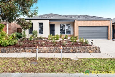 /international/au/12-casper-place-maddingley-vic-151531488/
