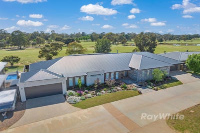 /international/au/8-fairway-views-moama-nsw-148270384/