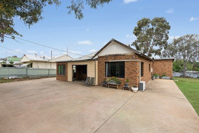 /international/au/14-16-frank-street-narrandera-nsw-152676912/