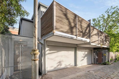 /international/au/10-petsinis-lane-fitzroy-north-vic-152645740/
