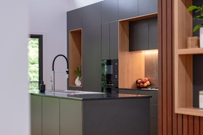 /international/au/16-scarlet-gum-crescent-cannonvale-qld-148666132/?lang=en