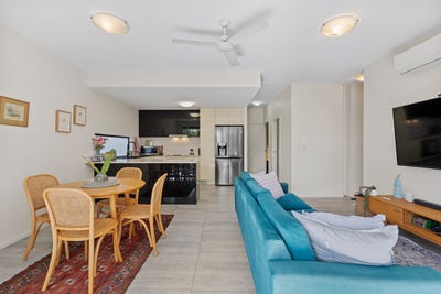 /international/au/8-35-crown-street-holland-park-west-qld-151508764/