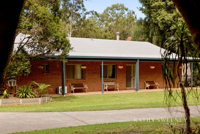 /international/au/35-komraus-court-morayfield-qld-151120812/