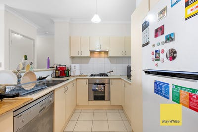 /international/au/13-17-southdown-place-thornlie-wa-150902244/