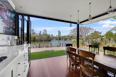 /international/au/96-savoy-drive-broadbeach-waters-qld-152487512/