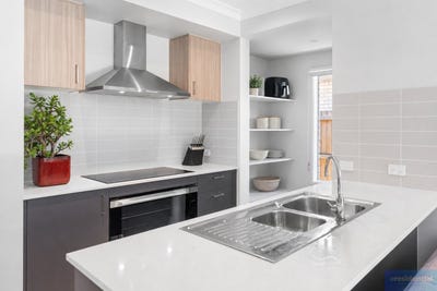 /international/au/32-zenith-circuit-flagstone-qld-151961600/