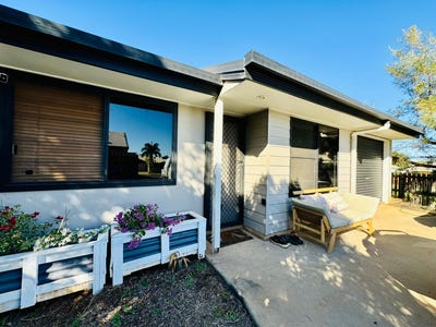 /international/au/2-37-savannah-drive-moranbah-qld-150767800/
