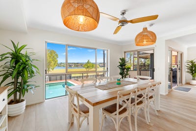/international/au/86-bamboo-avenue-bundall-qld-152601288/