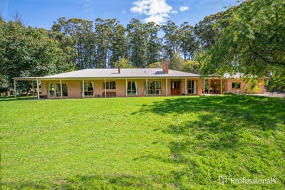/international/au/620-thonemans-road-hoddles-creek-vic-150895676/