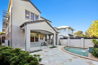/international/au/14-durham-street-southport-qld-148407680/