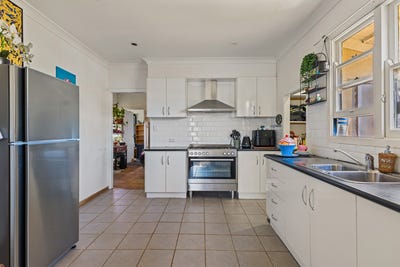 /international/au/9-power-street-harristown-qld-150965756/