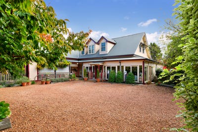 /international/au/17-coomonderry-street-katoomba-nsw-148387116/