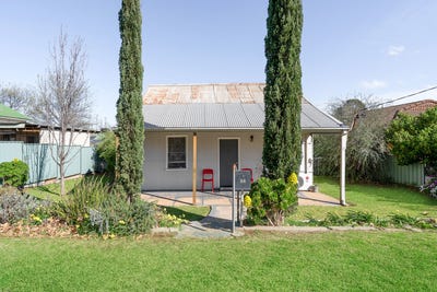 /international/au/34-king-street-narrandera-nsw-148770156/?lang=id