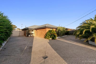 /international/au/11-eaton-street-melton-south-vic-151257228/