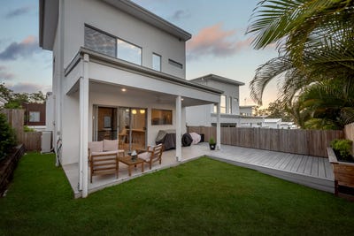 /international/au/49-stonewood-circuit-oxenford-qld-151156524/