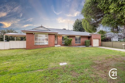 /international/au/118-pakenham-street-echuca-vic-151429756/