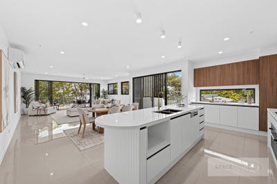 /international/au/16-4-8-white-street-victoria-point-qld-148506000/