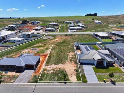/international/au/18-nelson-terrace-bungendore-nsw-204459252/