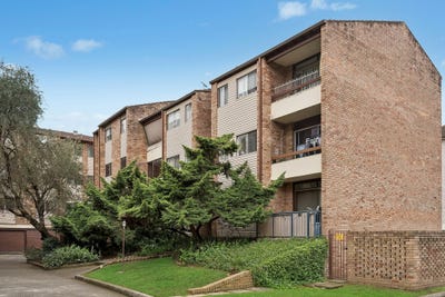 /international/au/19-26-30-remembrance-avenue-warwick-farm-nsw-152501448/