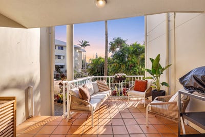 /international/au/8-13-montgomery-avenue-main-beach-qld-152583664/