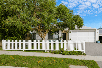 /international/au/22-current-street-yanchep-wa-151419088/