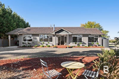 /international/au/497-post-office-road-ross-creek-vic-148031372/