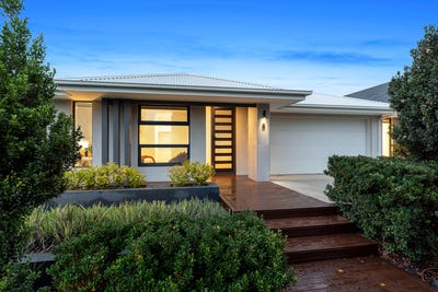 /international/au/8-whiteleaf-drive-mickleham-vic-151241604/