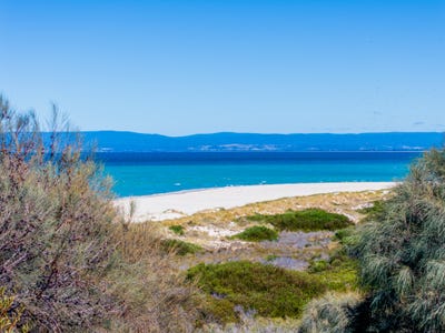 /international/au/4-sandbar-place-coles-bay-tas-204455812/