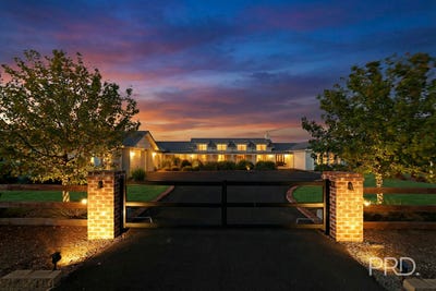 /international/au/8-rodeo-drive-tamworth-nsw-150685992/