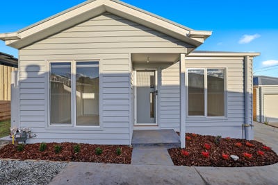 /international/au/2-55a-church-street-drouin-vic-148695764/
