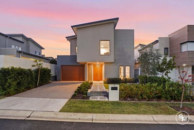 /international/au/18-mckinnon-circuit-gledswood-hills-nsw-151142092/