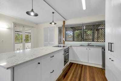 /international/au/15-kenhaven-street-kenmore-qld-148643852/?lang=id
