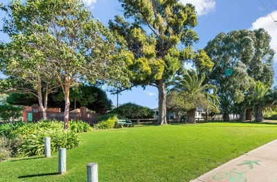 /international/au/47-30-mangano-place-wanneroo-wa-151431632/