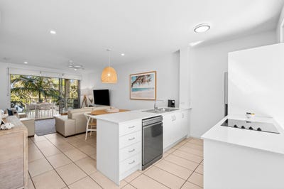 /international/au/7-152-158-noosa-parade-noosaville-qld-148465252/