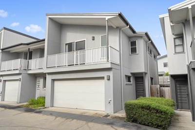 /international/au/38-27-sunflower-crescent-calamvale-qld-151638256/