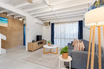 /international/au/7-429-griffith-road-lavington-nsw-152427564/