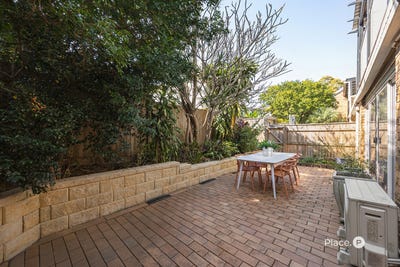 /international/au/25-20-store-street-albion-qld-152427128/
