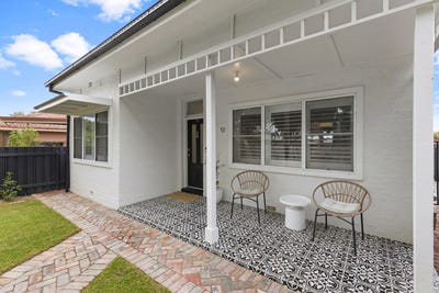 /international/au/52-crampton-street-wagga-wagga-nsw-150906952/