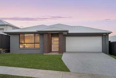 /international/au/19-valley-mews-deebing-heights-qld-151488892/