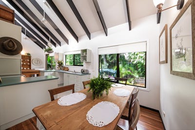 /international/au/13-wambiri-street-cannonvale-qld-151268080/