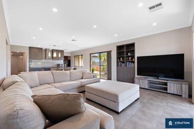 /international/au/2-plavin-street-piara-waters-wa-150658304/