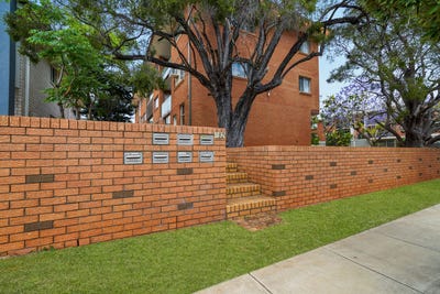 /international/au/4-192-junction-road-clayfield-qld-152622464/