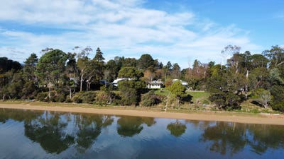 /international/au/157-paper-beach-road-swan-point-tas-151283324/