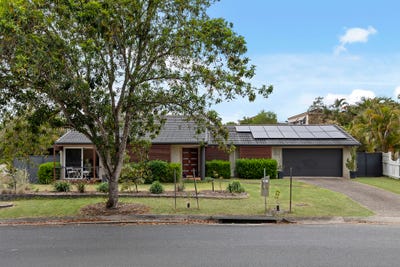 /international/au/7-parkview-place-bridgeman-downs-qld-152640172/