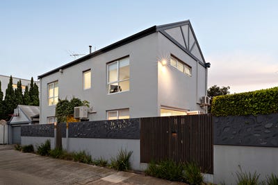 /international/au/2-adams-place-port-melbourne-vic-151023916/