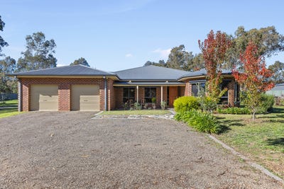/international/au/54-barker-street-harcourt-vic-151364088/