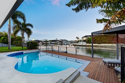 /international/au/30-saltbreeze-court-runaway-bay-qld-148610368/?lang=en