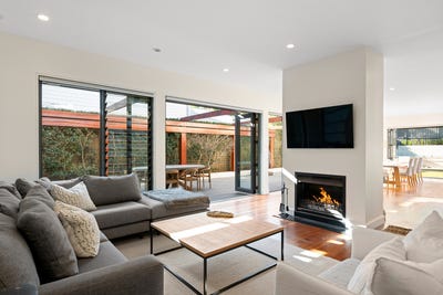 /international/au/19-ebor-road-palm-beach-nsw-151887416/