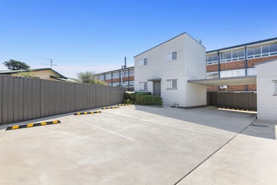 /international/au/8-yulin-avenue-cooma-nsw-150846964/