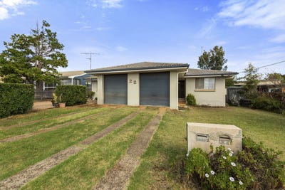 /international/au/22-noack-street-harristown-qld-150927784/